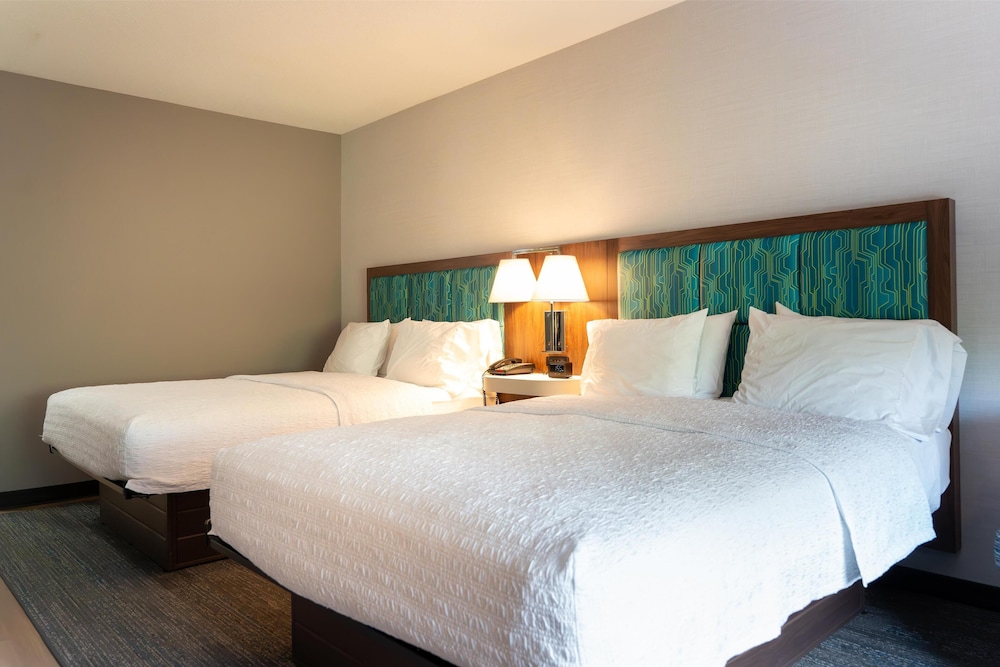 Hampton Inn Turnersville - photo 10