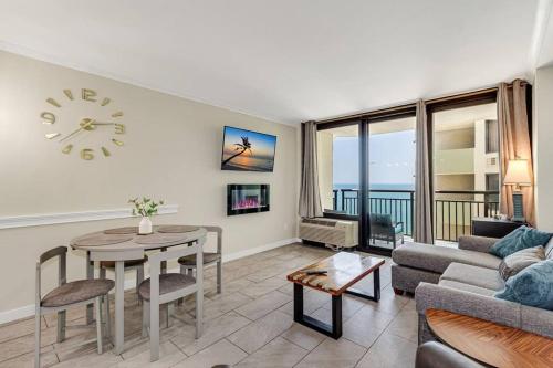 Remodeled Oceanview Suite Small Dogs OK 1738 — 4-Star Luxury Hotel in Myrtle Beach, United States