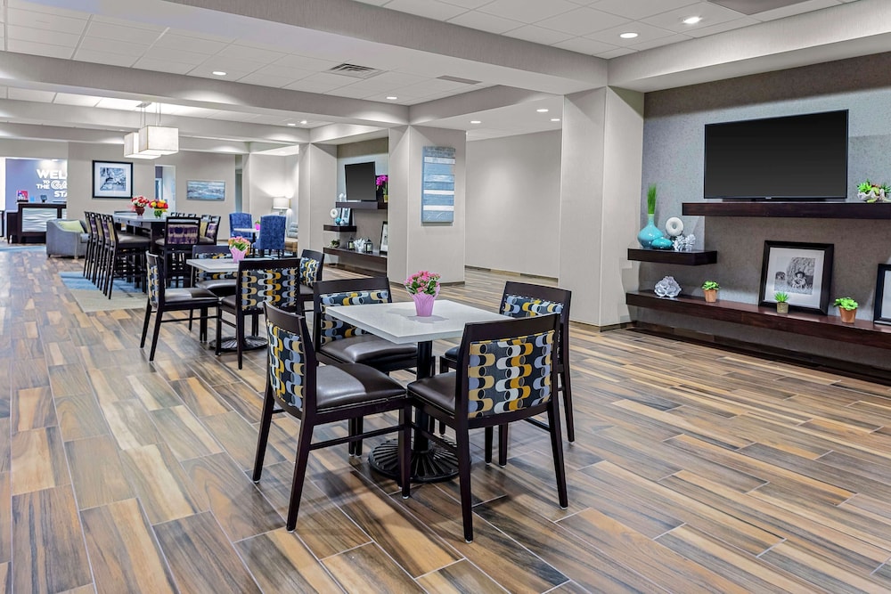 Hampton Inn Cranbury - photo 12