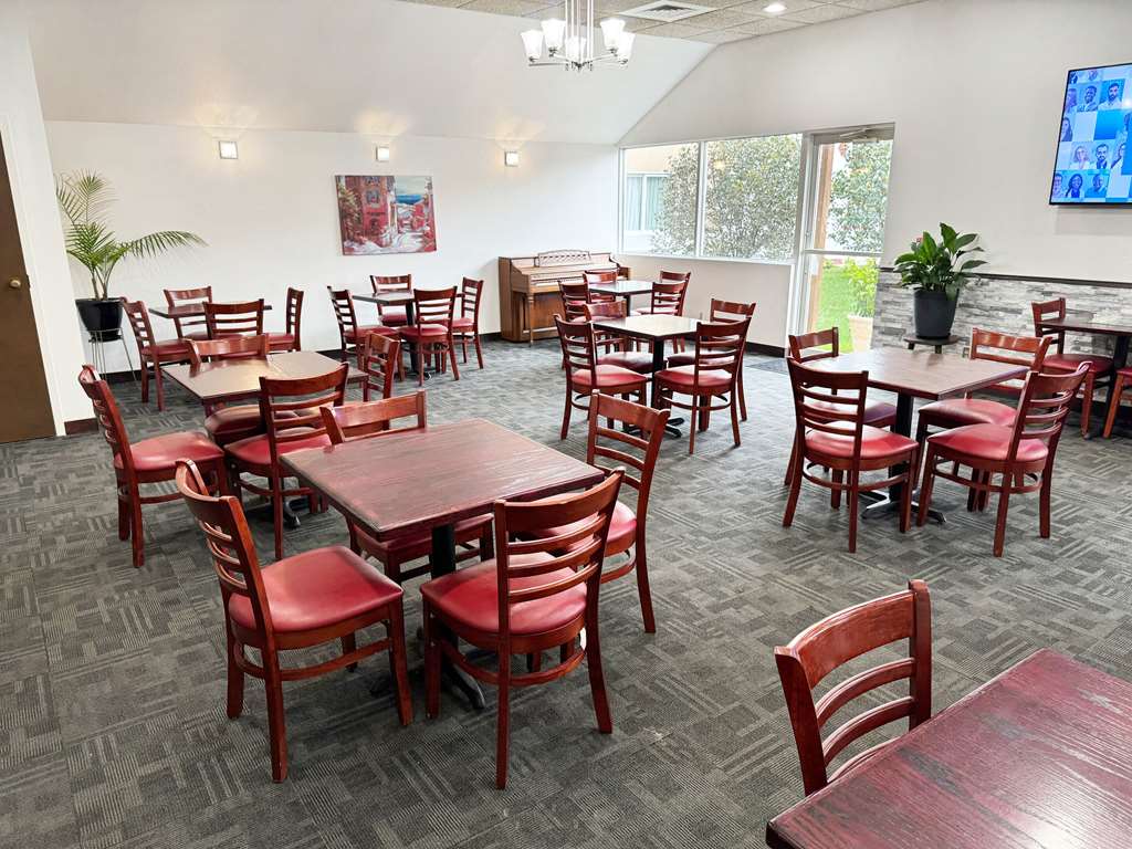 Econo Lodge Wausau Rothschild - photo 27