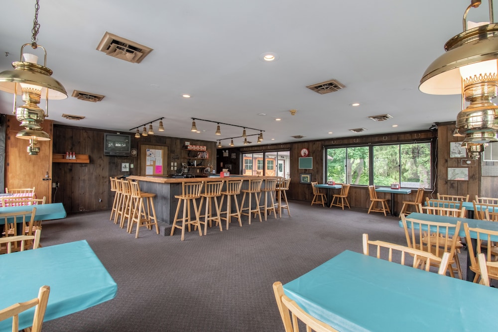 Circle M RV & Camping Resort Caravan Park - photo 32