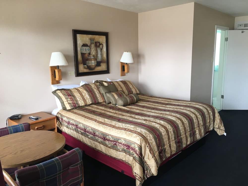 The Monticello Inn - photo 8