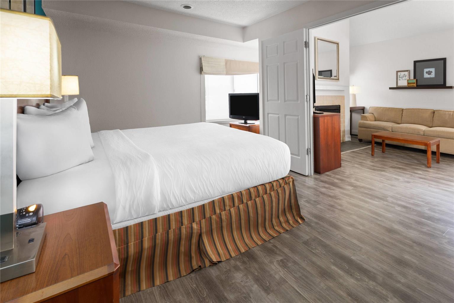 Hawthorn Suites by Wyndham Vienna Tysons Corner - photo 42