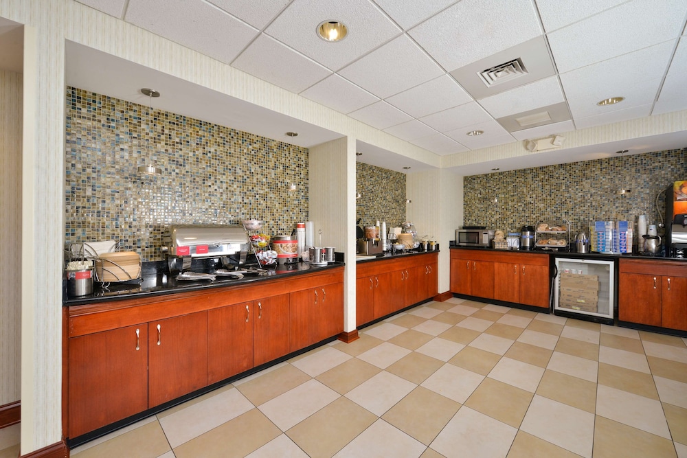 Hampton Inn Farmville VA - photo 33