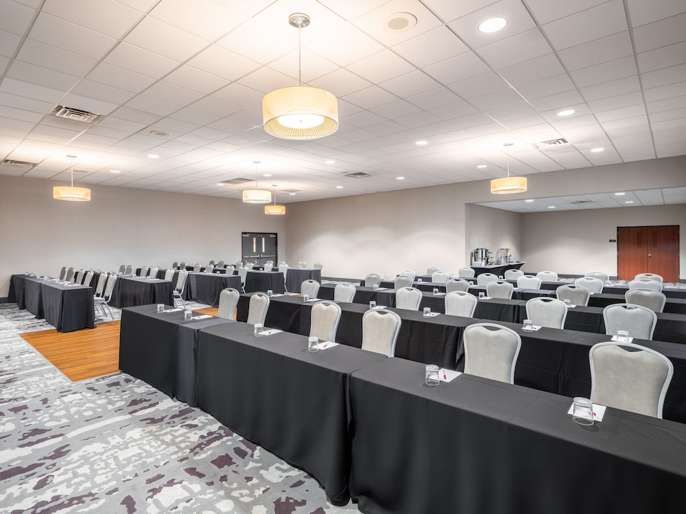 Crowne Plaza Milwaukee Airport by IHG - photo 68