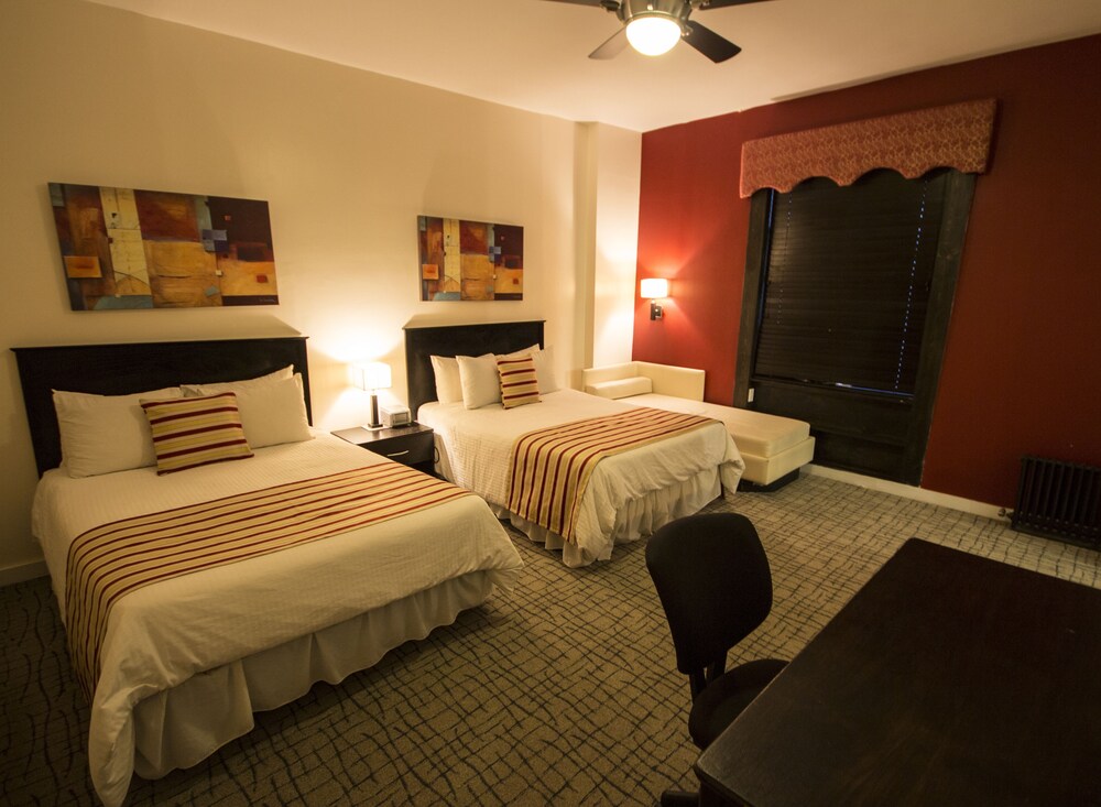 Royal Park Hotel and Hostel - photo 12