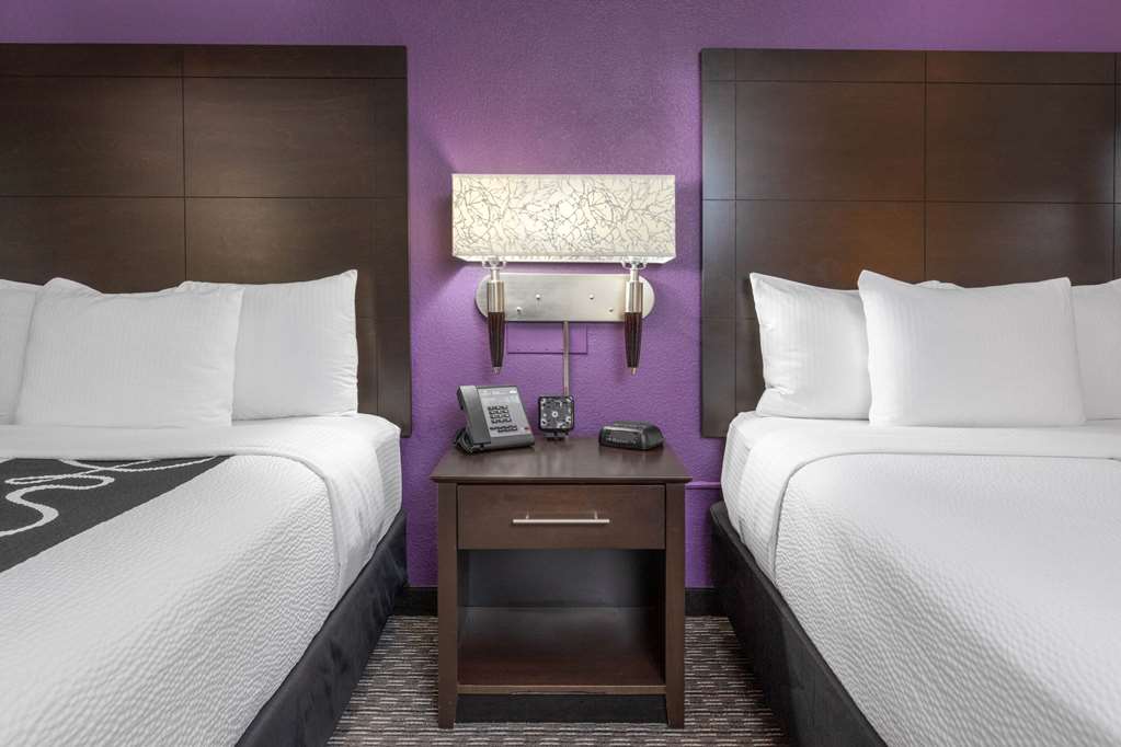 La Quinta Inn & Suites by Wyndham Clifton Rutherford - photo 17