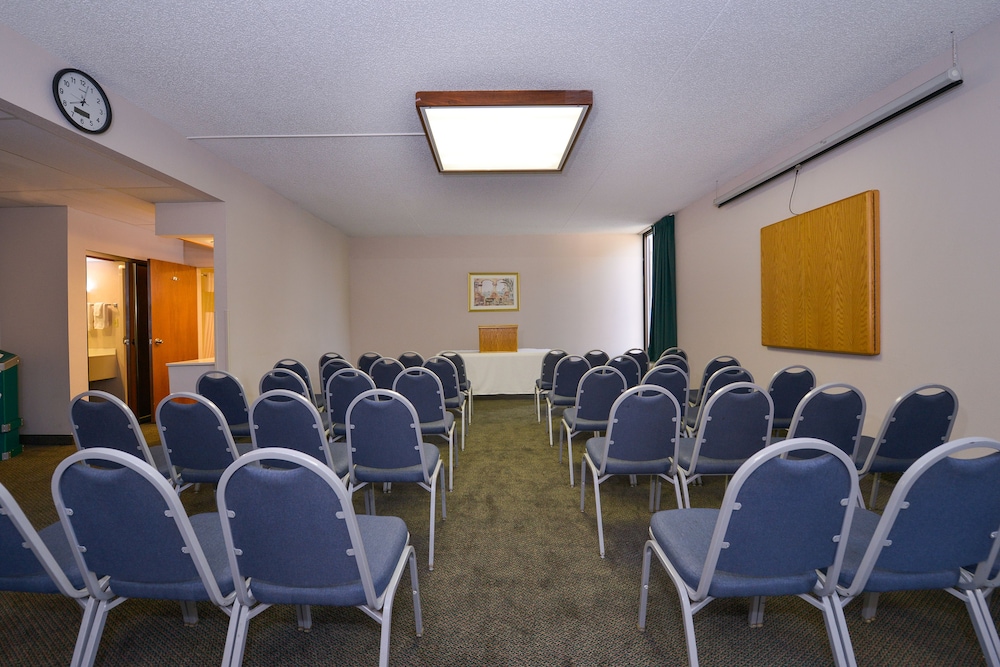 Greenstay Hotel & Suites - photo 46