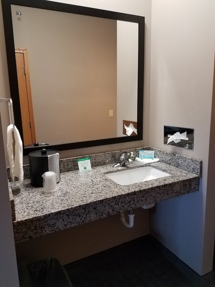Okoboji Inn & Suites - photo 26