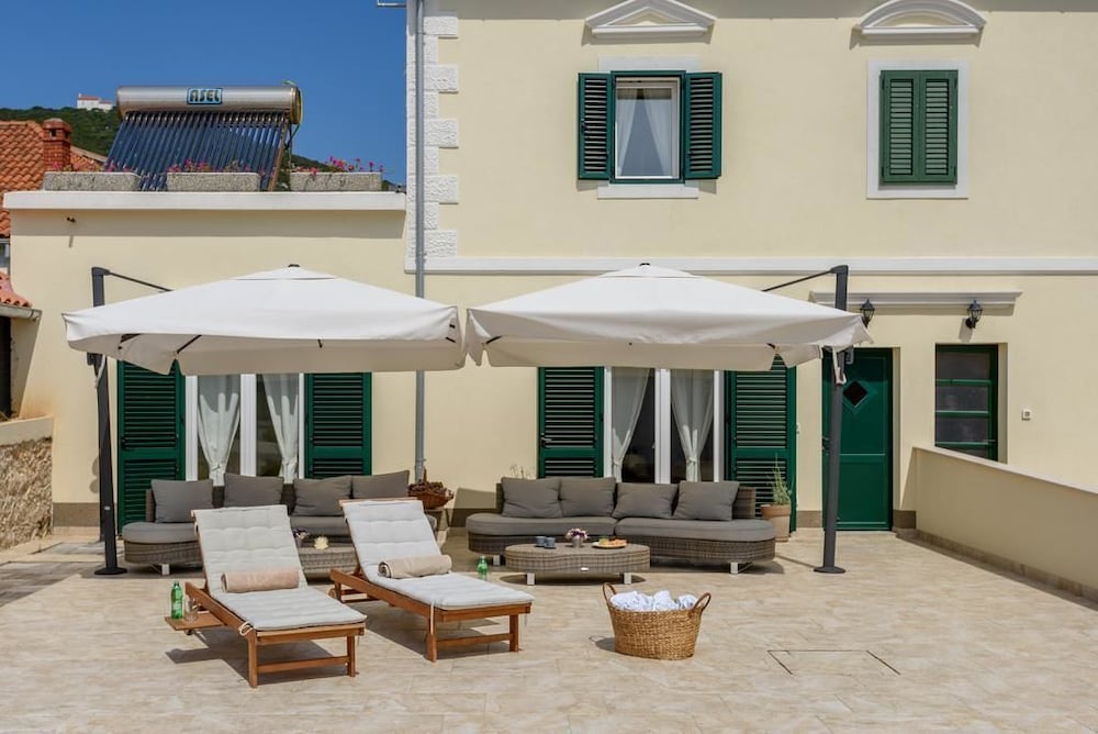 Villa Elen — 4-Star Luxury Hotel in Zadar, Croatia