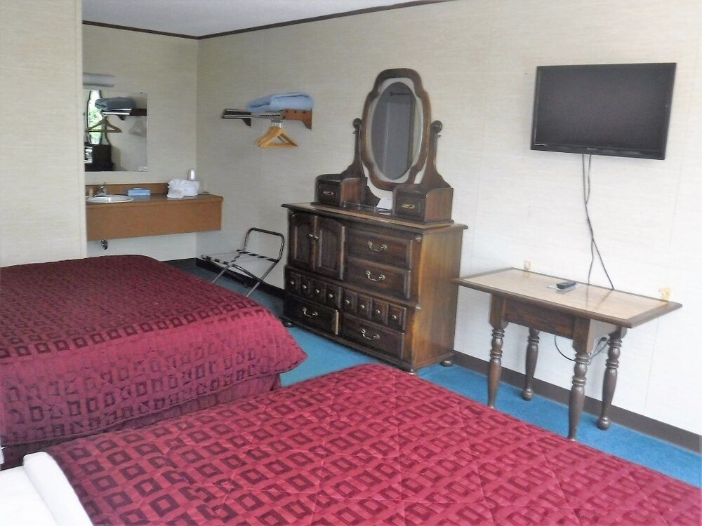 Colonial Mountain Inn - photo 6