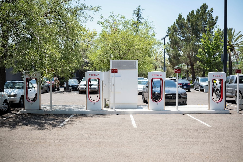 Electric vehicle charging station