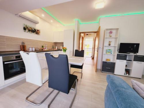 Heviz Victoria apartman — 4-Star Luxury Hotel in Heviz, Hungary