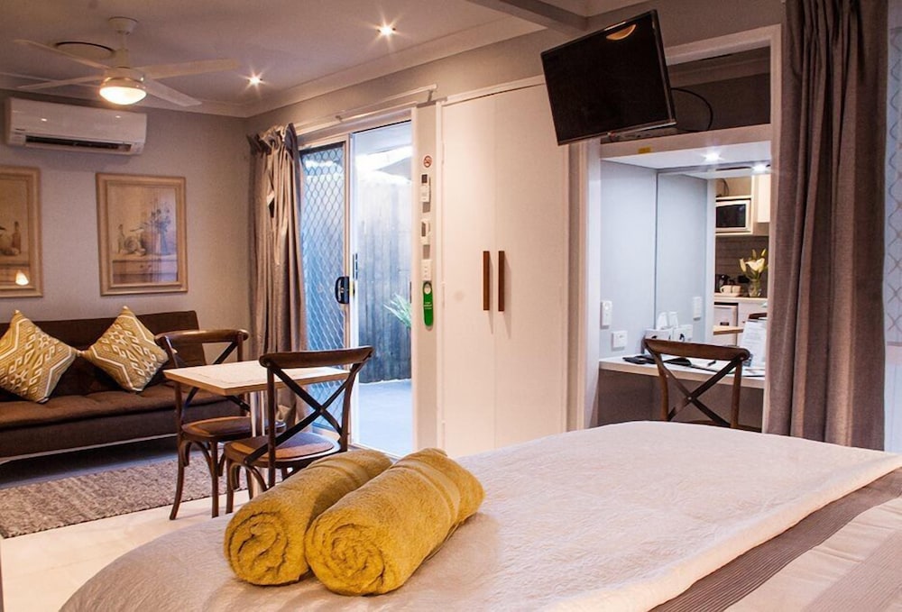 Paperbark Bed & Breakfast — 4-Star Luxury Hotel in Chapel Hill, Australia
