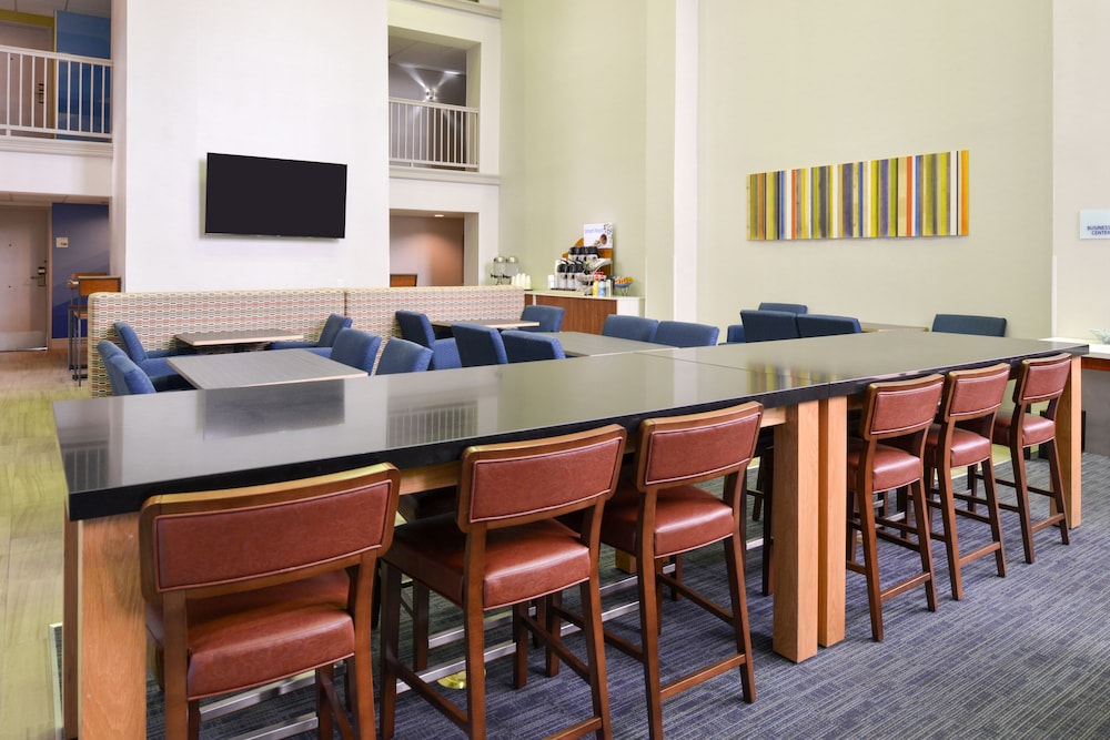 Holiday Inn Express Palm Desert by IHG - photo 36