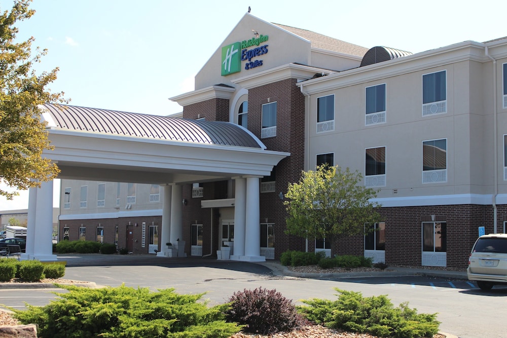 Holiday Inn Express & Suites Sedalia by IHG — hotel in Sedalia