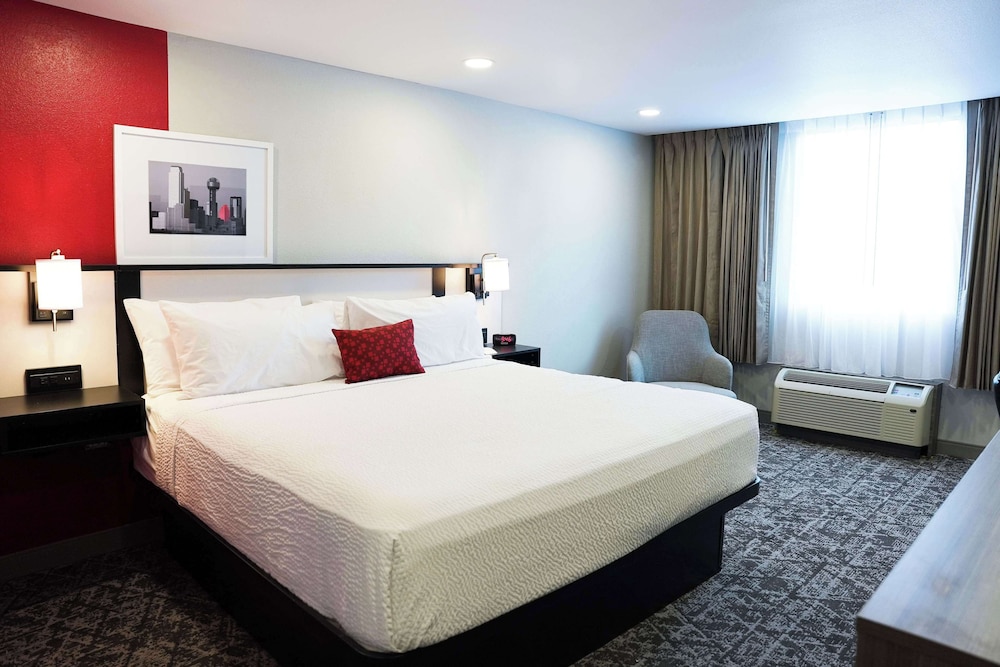 Ramada by Wyndham DFW Airport - photo 5
