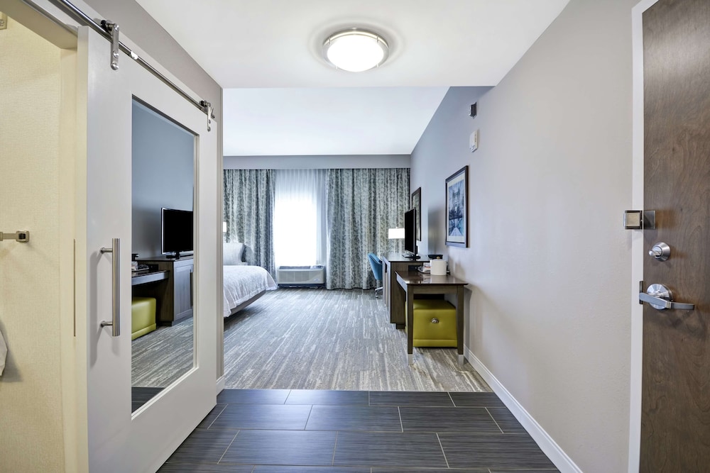 Hampton Inn Blue Ash Cincinnati - photo 25