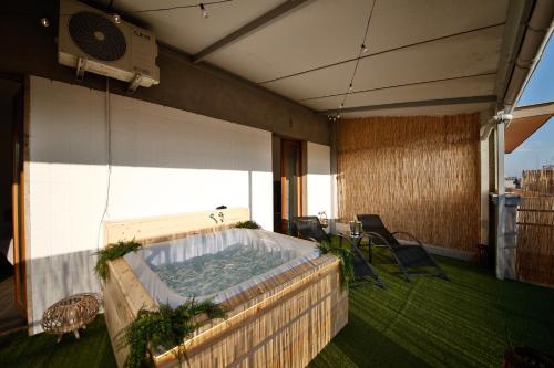 Atticoderossi a 500mt Da Stazione&Centrostorico — 4-Star Luxury Hotel in Bari, Italy
