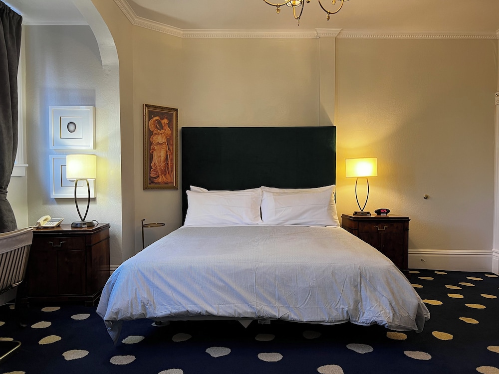 The Sterling Hotel - photo 16