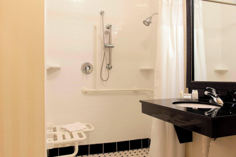 Fairfield Inn & Suites by Marriott Omaha Downtown - photo 14