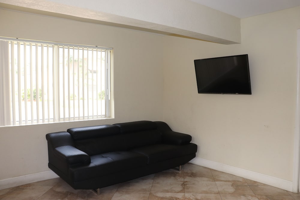 Curtis Inn & Suites - photo 23