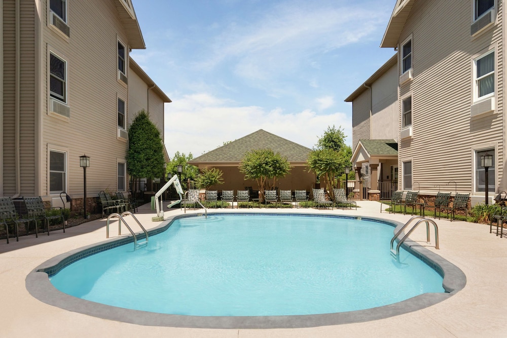 Hampton Inn & Suites Springdale - photo 38