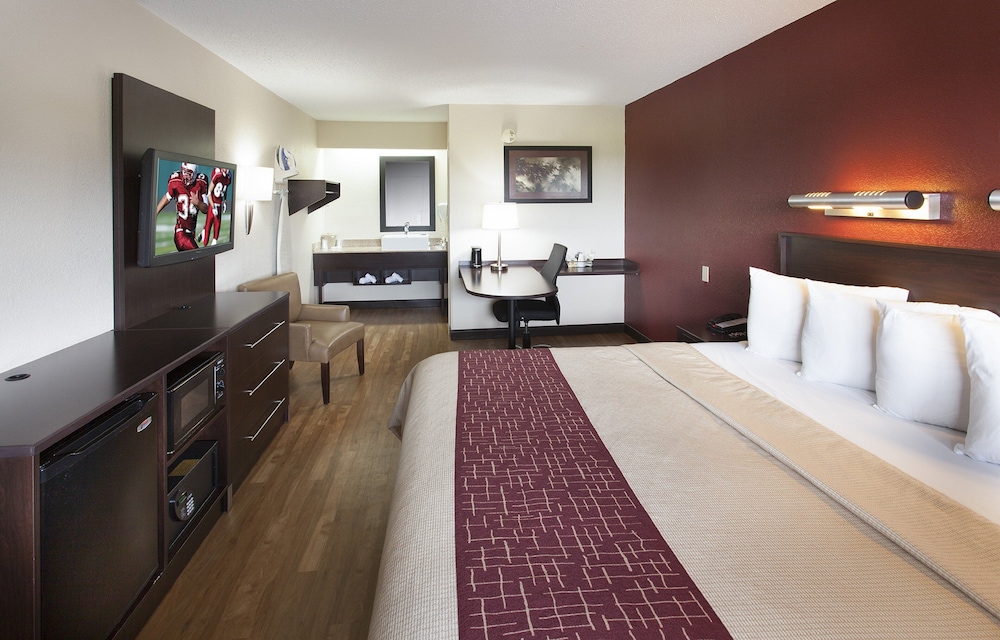 Red Roof Inn PLUS Philadelphia Airport - photo 9