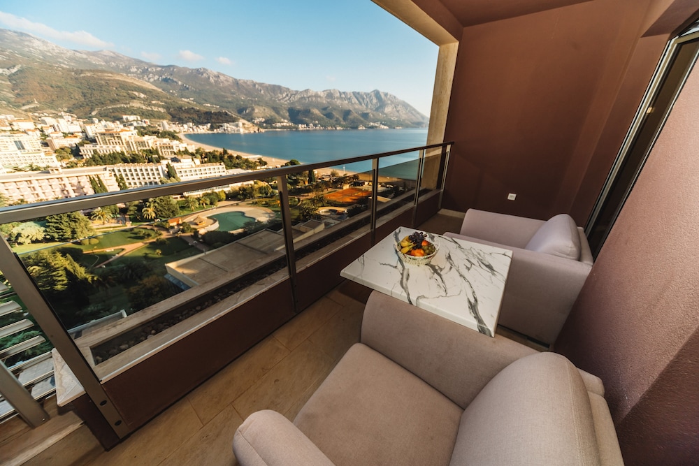 Apart hotel Harmonia in Budva, Montenegro