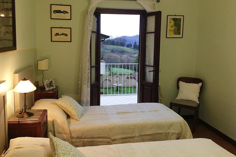 Villa in Camaiore With Panoramic Mountain Views — 4-Star Luxury Hotel in Camaiore, Italy