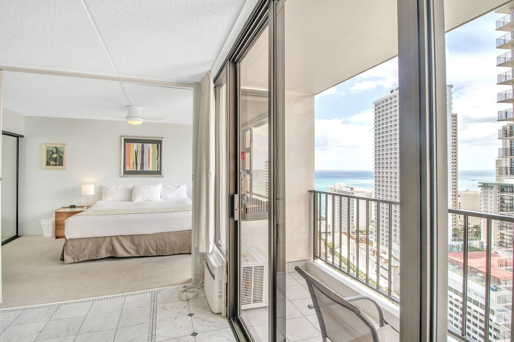 High Rise Ocean View Waikiki Condo FREE Parking & Wi Fi by Koko Resort Vacation Rentals - photo 3