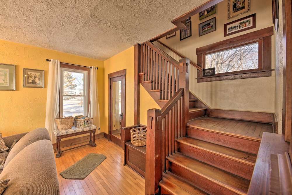 Quaint And Family Friendly Watertown Farmhouse — 4-Star Luxury Hotel in Watertown, United States