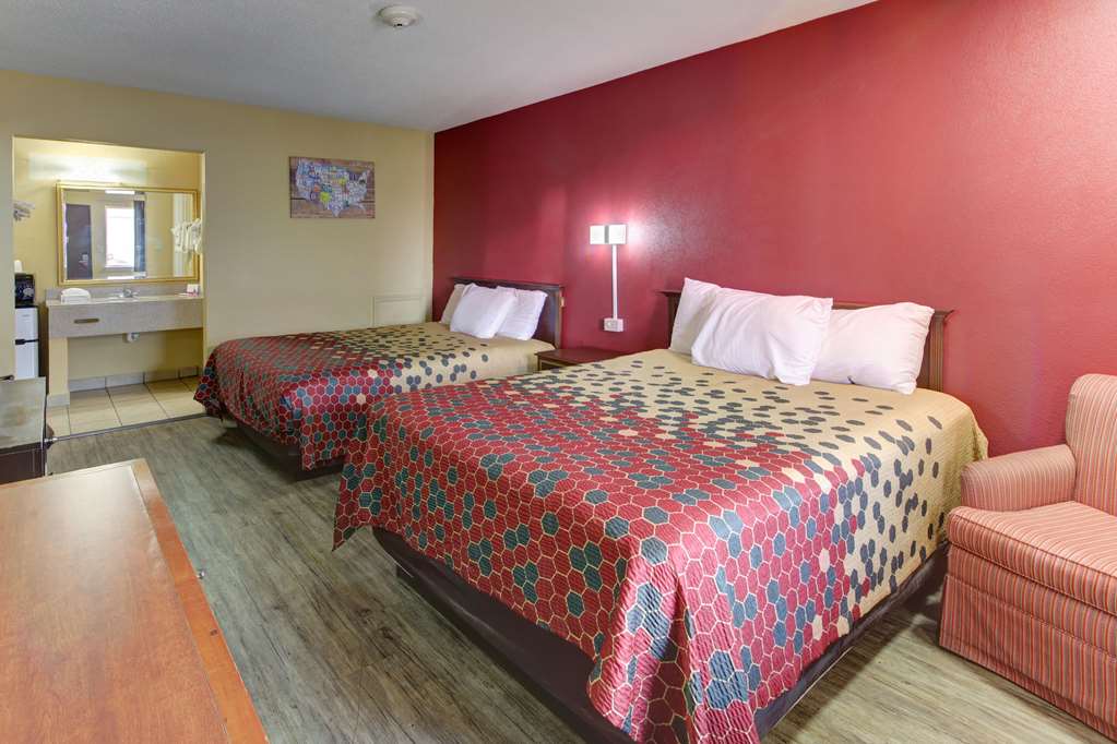 Econo Lodge Virginia Beach Town Center - photo 18