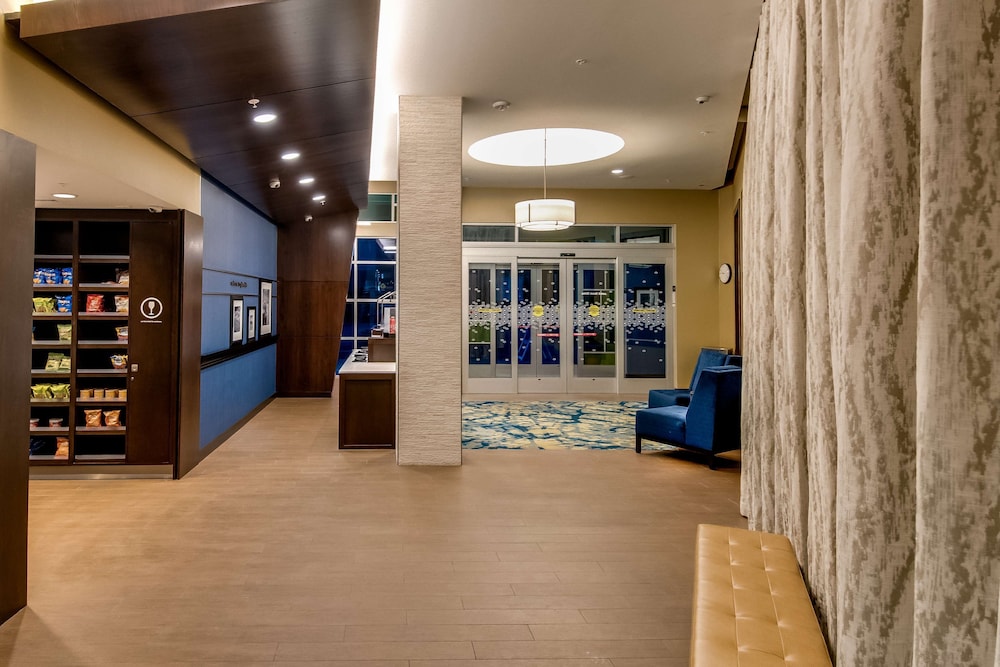 Hampton Inn & Suites Los Angeles Glendale - photo 9