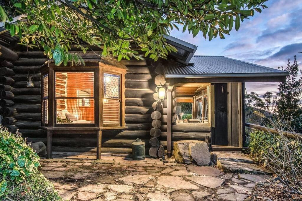 Romantic Retreat in the Dandenong Mountains — hotel in Kalorama