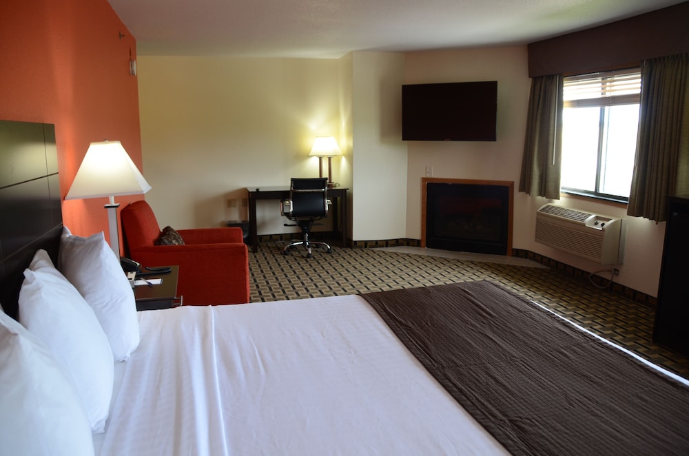 AmericInn by Wyndham West Burlington - photo 17