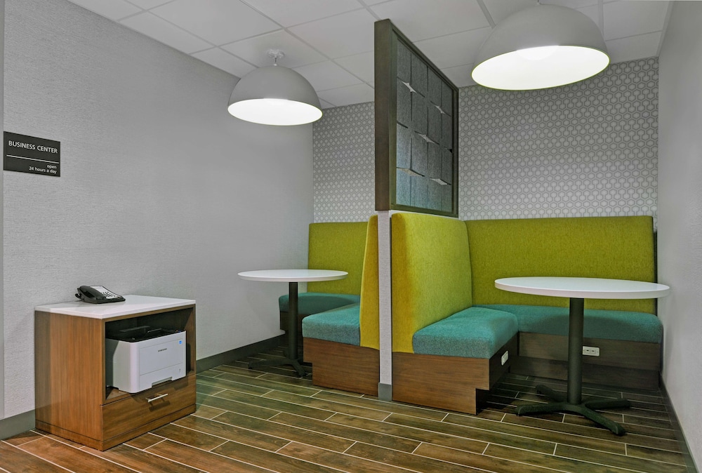 Hampton Inn & Suites MacClenny I 10 - photo 44