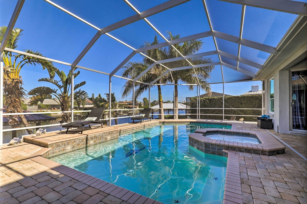 Heated PoolandSpa and Dock Apollo Beach Home on Canal — 4-Star Luxury Hotel in Apollo Beach, United States