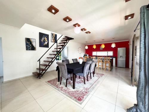Spacious Shared 3 Bedroom Villa Near Bloubergstrand Beach with Pool & Free Wi Fi