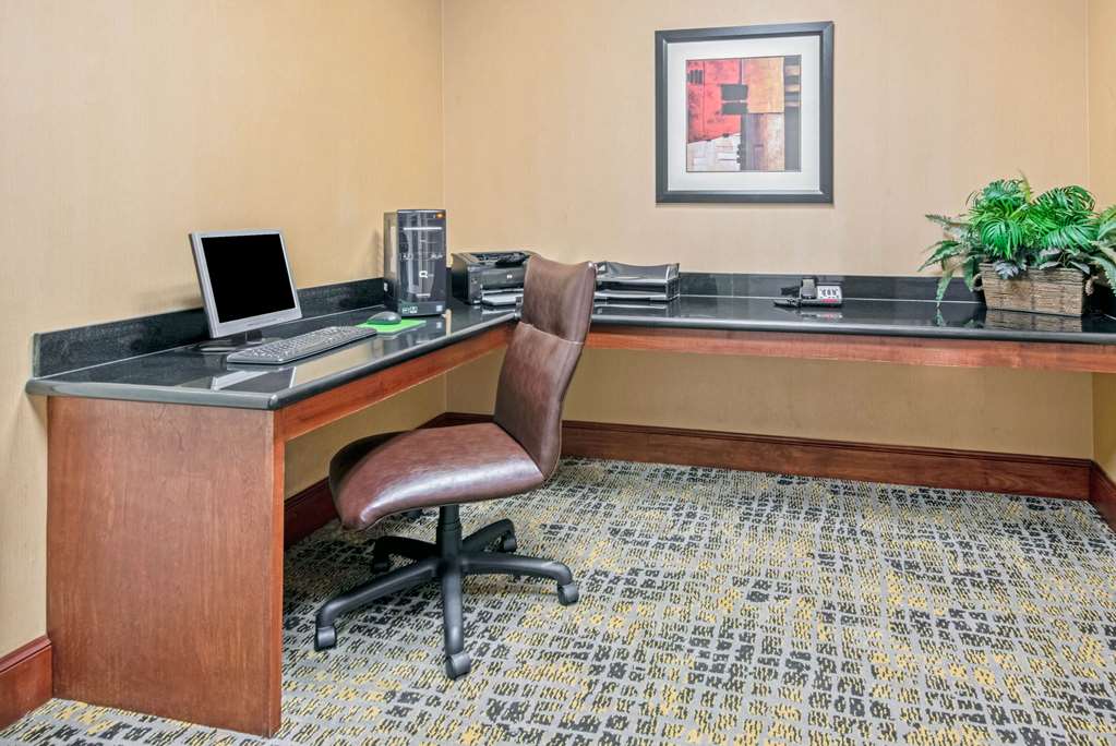 La Quinta Inn & Suites by Wyndham Lawton Fort Sill - photo 42