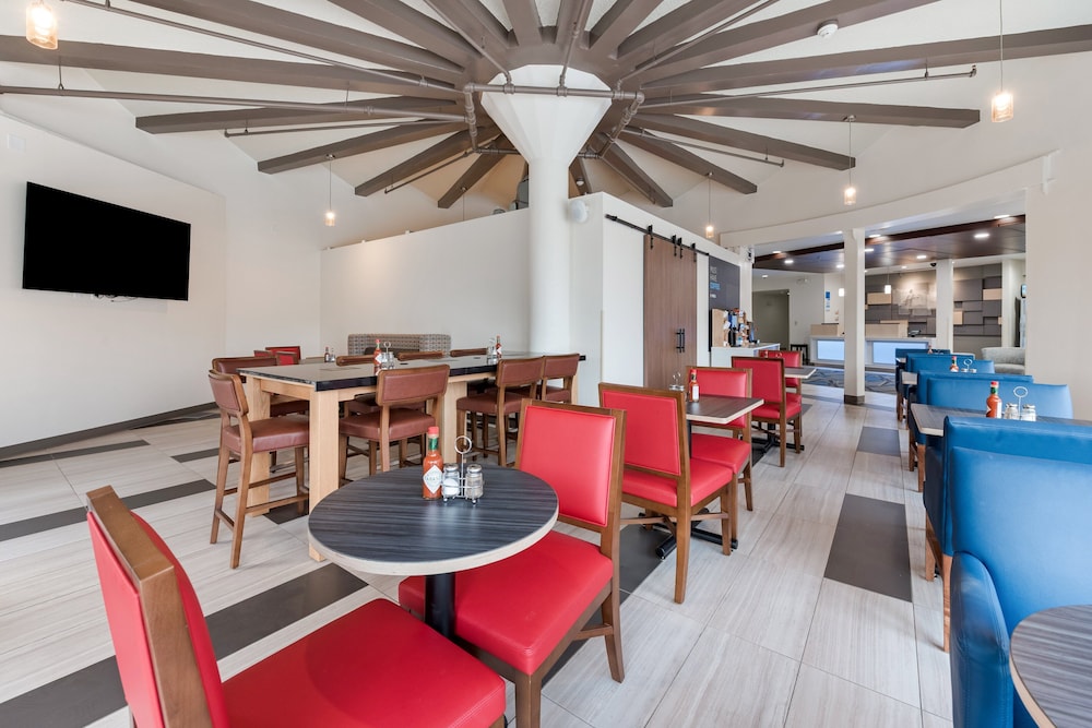 Holiday Inn Express Columbus Downtown by IHG - photo 34