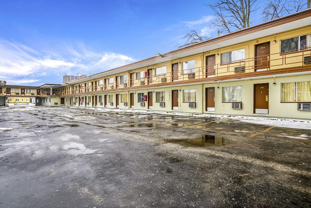 OYO Hotel Downtown Peoria I 74 - photo 43