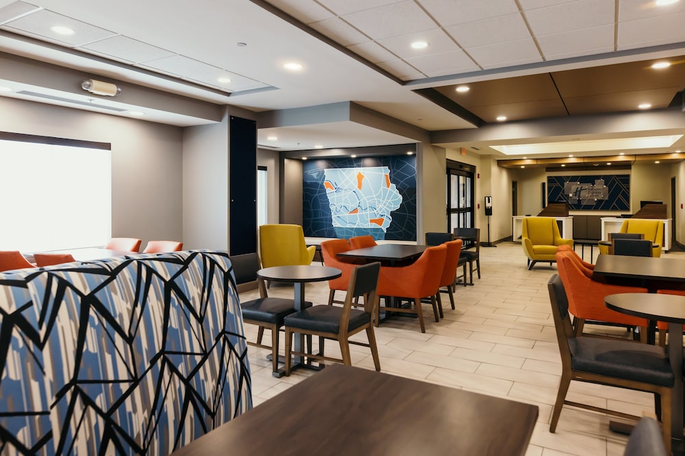Holiday Inn Express and Suites Urbandale by IHG - photo 22