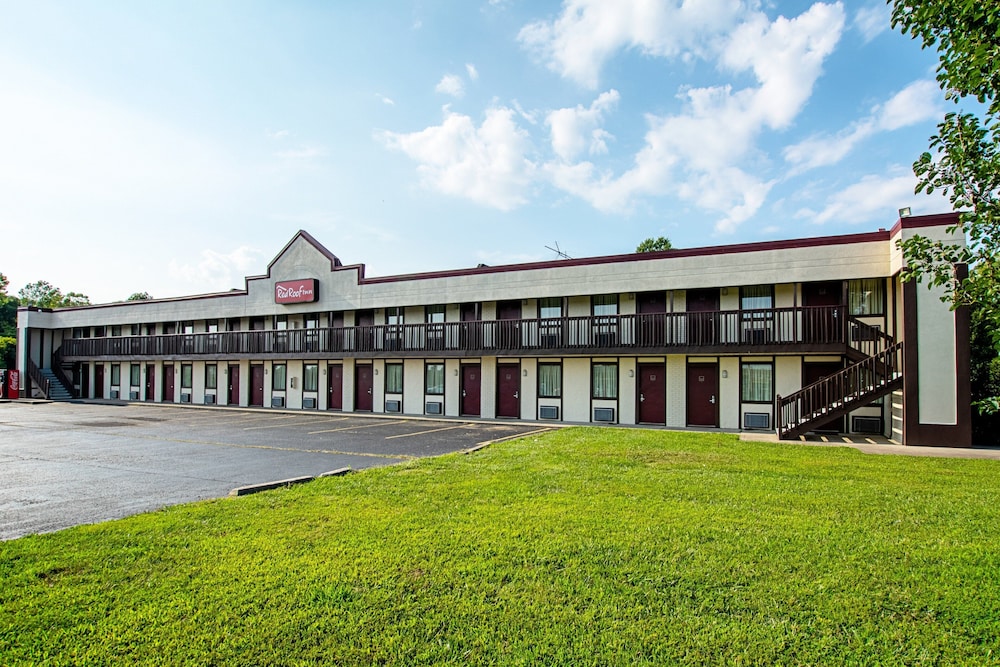 Red Roof Inn Scottsburg - photo 22