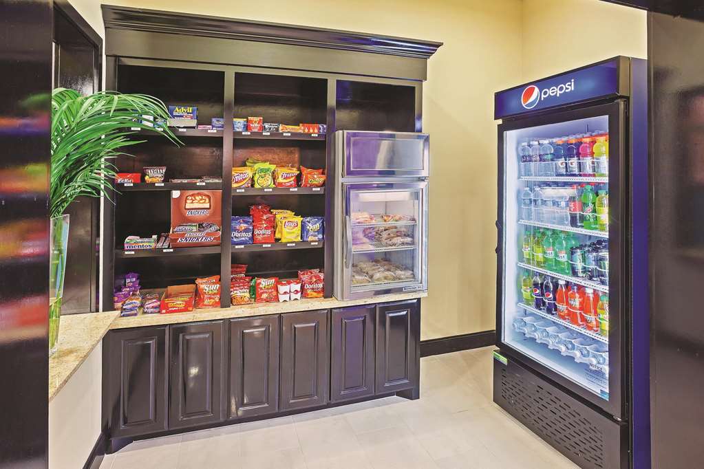 La Quinta Inn & Suites by Wyndham Marshall - photo 30
