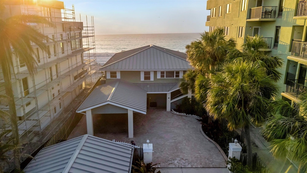 Stones Throw Beachfront Luxury Suites - photo 95