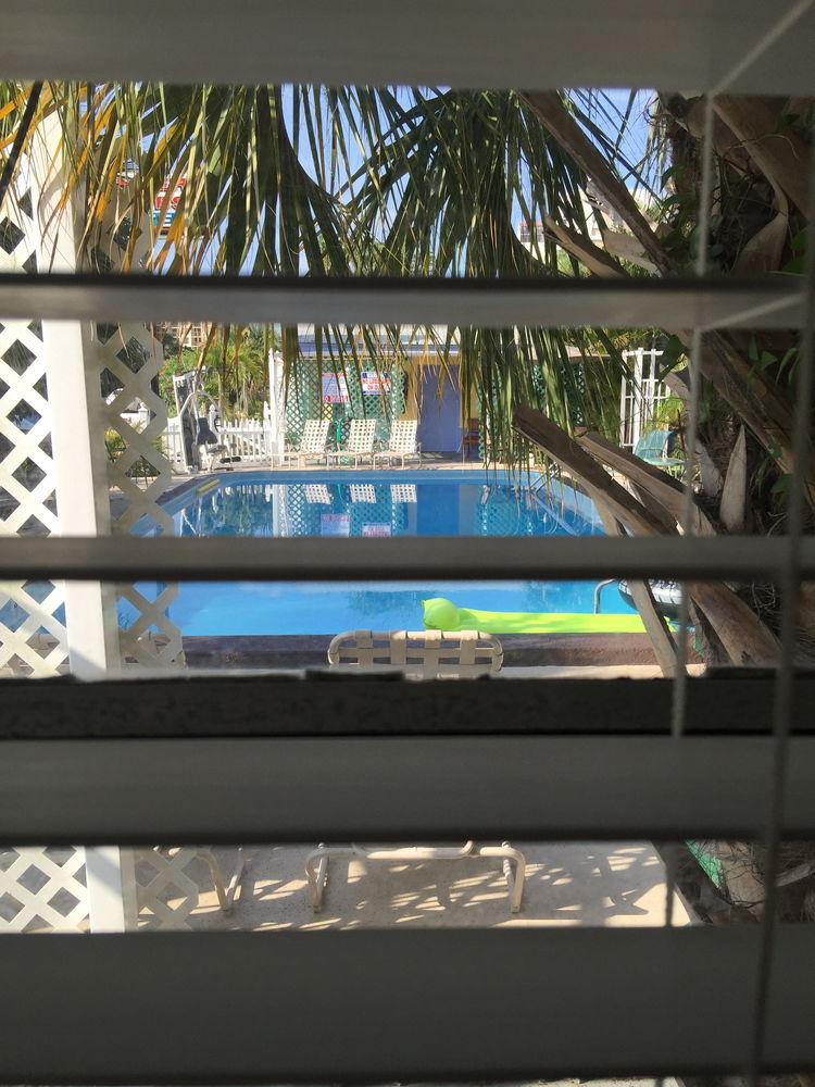 Amber Tides Motel - photo 25