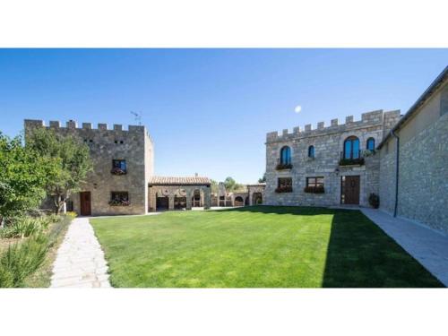 Castillo Eugenio - carbon neutral hotel in Sasamon