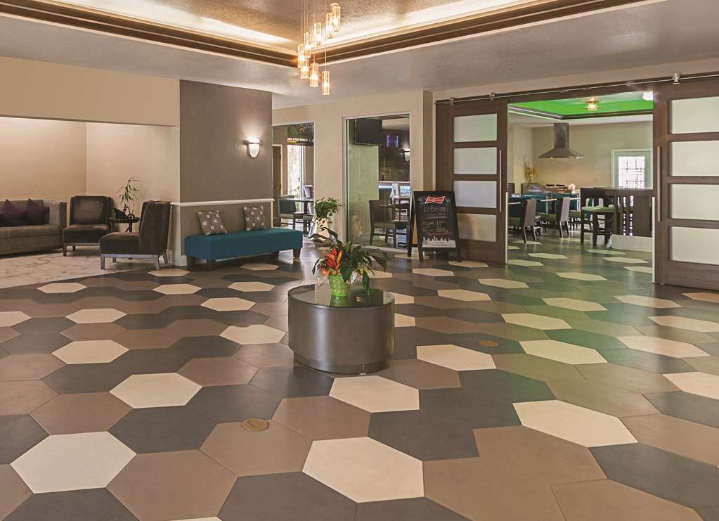 La Quinta Inn & Suites by Wyndham Kingwood Houston IAH Airpt - photo 5