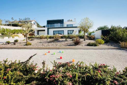 Villa 33 Silver Coast — 4-Star Luxury Hotel in Nadadouro, Portugal